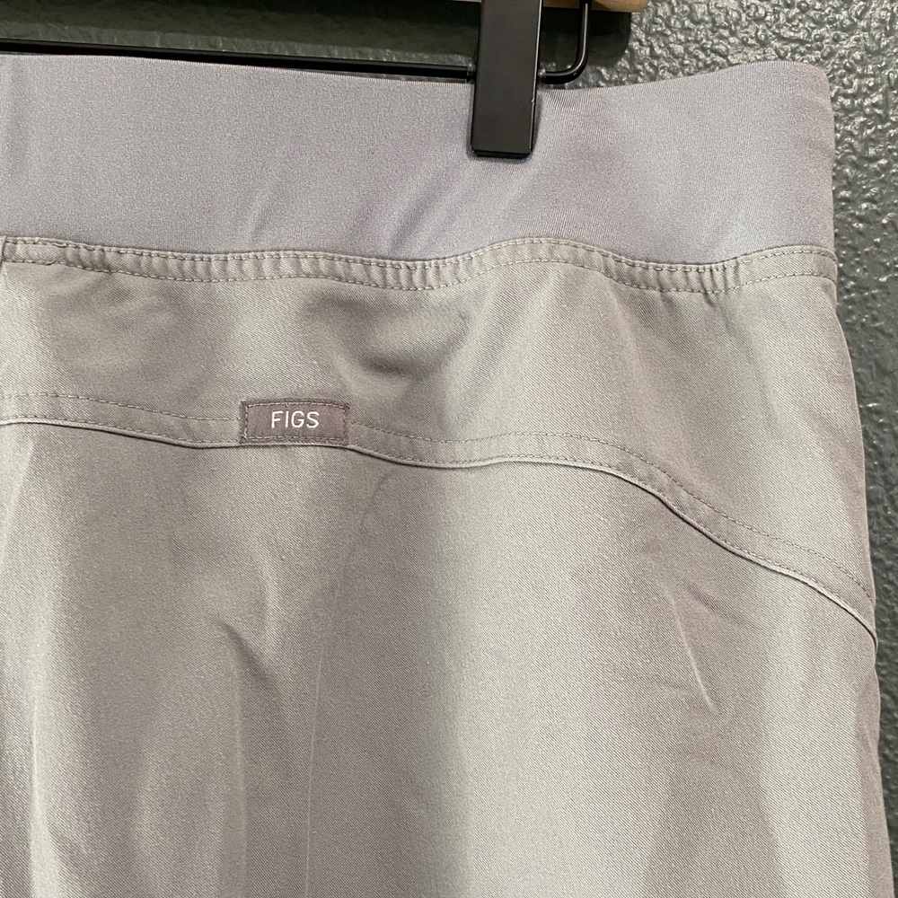 FIGS Large Gray with Pink Drawstring Pants, Style T21004 Kade Cargo Scrubs - Picture 3 of 9